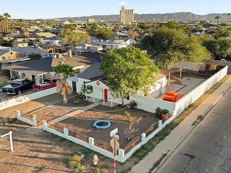 2547 W ADAMS Street photo 4