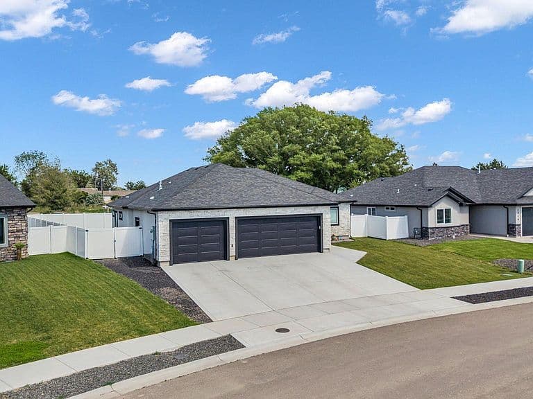 1512 Bird Farm Dr photo 2