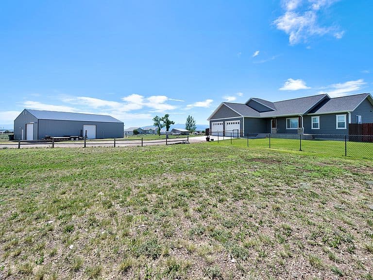 325 Darwin Rd photo 2