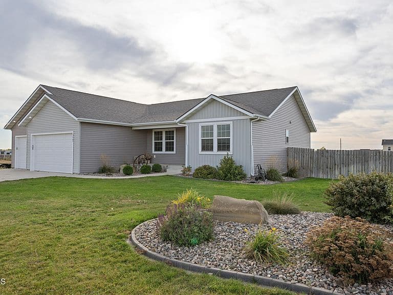 5467 Clear Water Ln photo 4