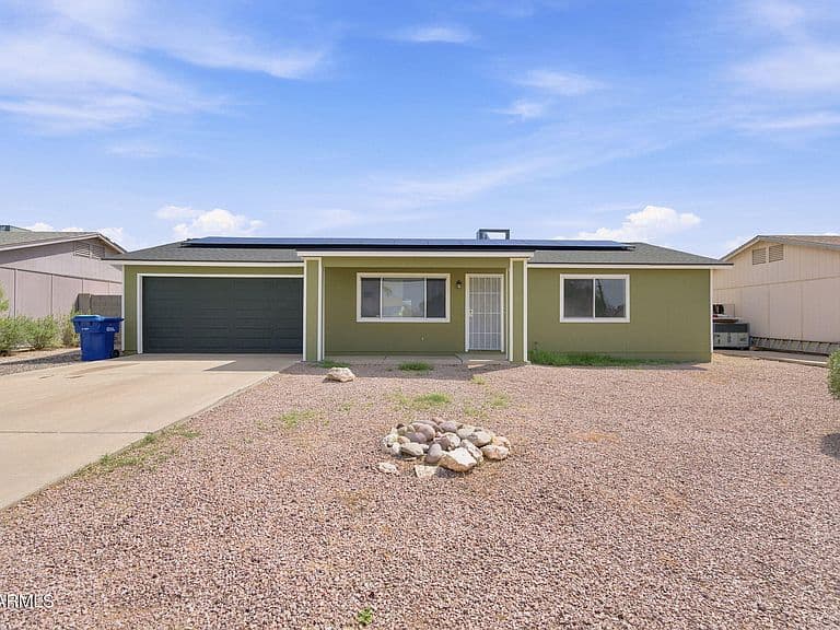 1126 W AUBURN Drive photo 2