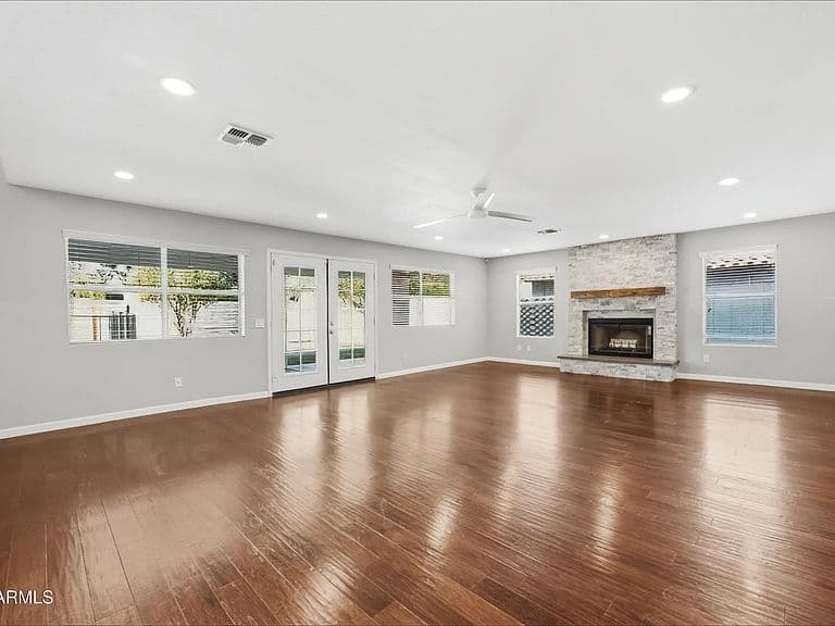 1202 E LIGHTHOUSE Court photo 4