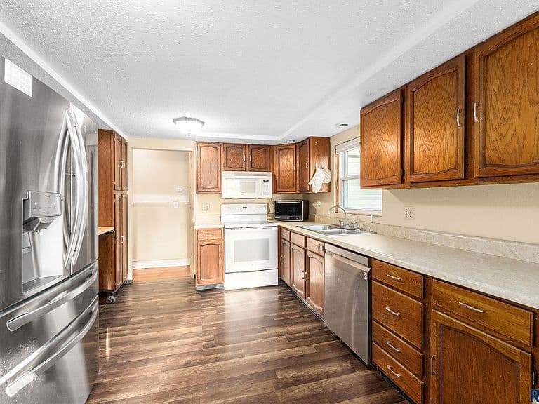 3117 S Lake Ave photo 2