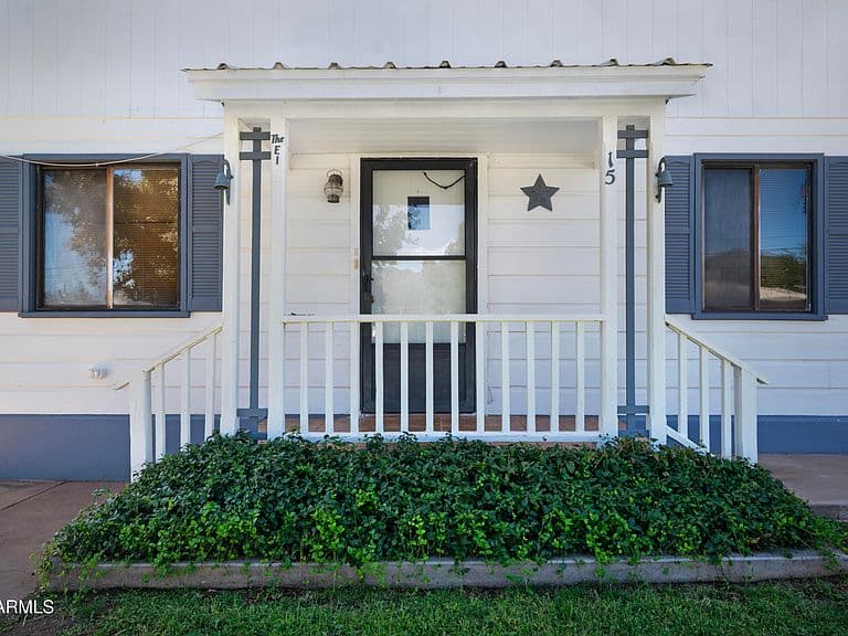 15 E SACRAMENTO Avenue photo 3