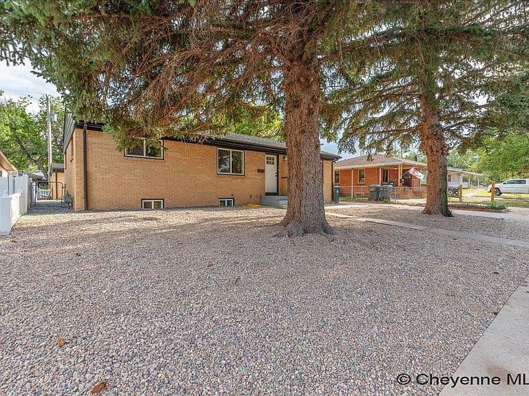 3413 Frontier St photo 2