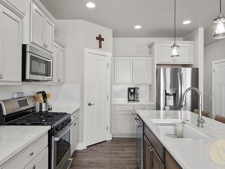 5251 Amherst Dr photo 3