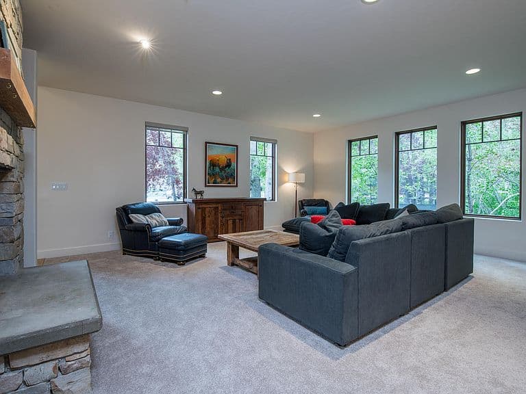 1051 Triumph Dr photo 5