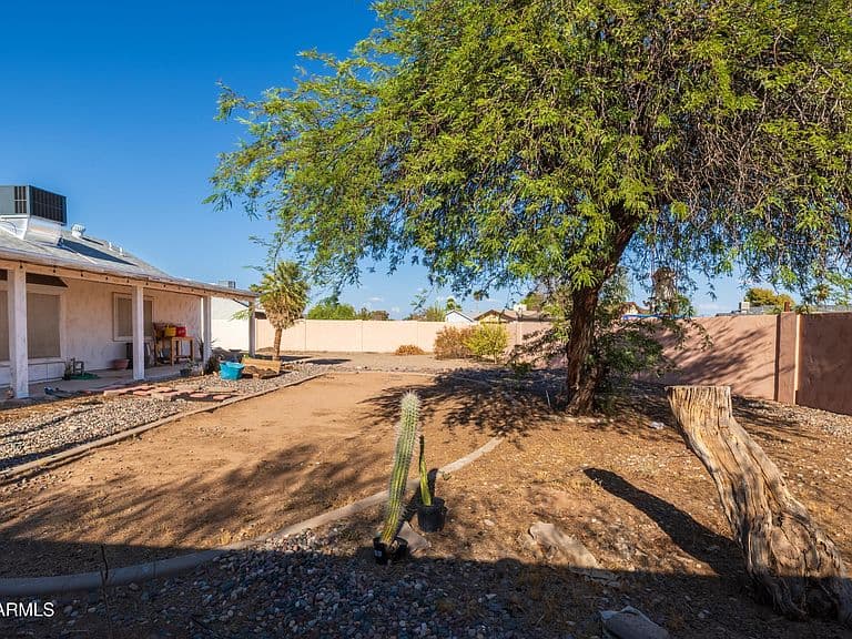 8533 W CORRINE Drive photo 5