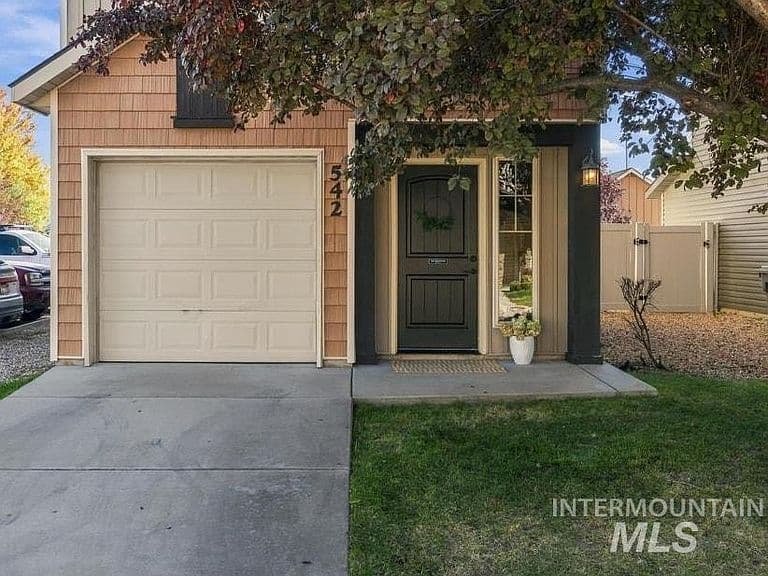 542 S Pine Island Ln photo 1