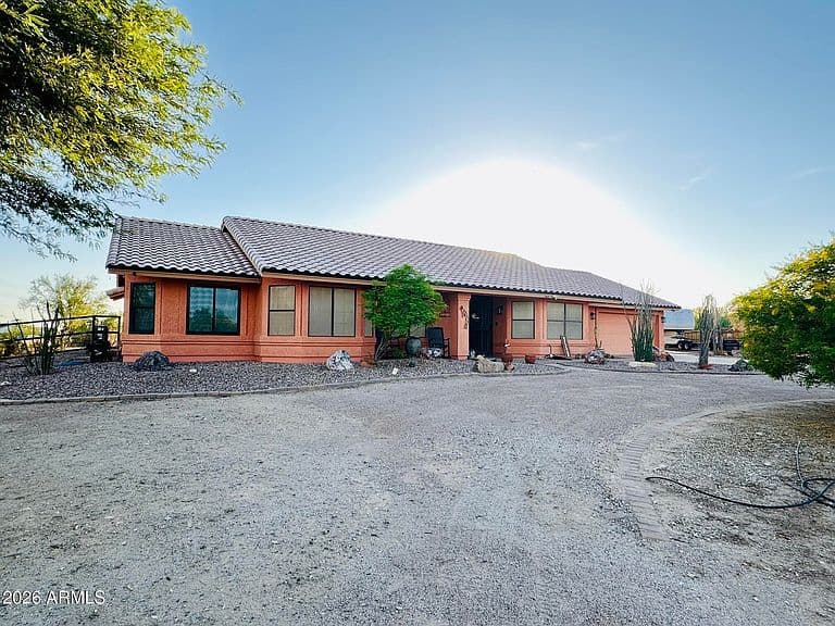 23341 W HILTON Avenue photo 2