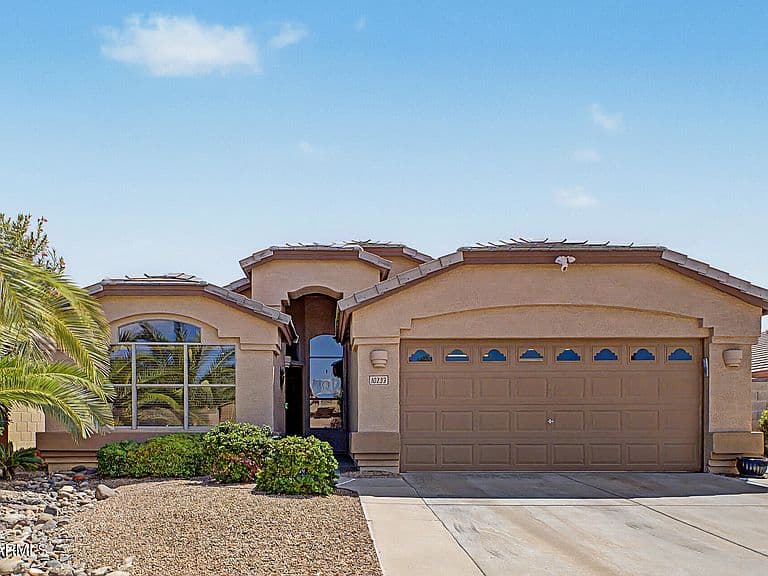 10233 W DALEY Lane photo 1
