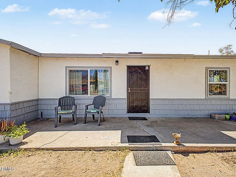 843 W SPRAY Street photo 4