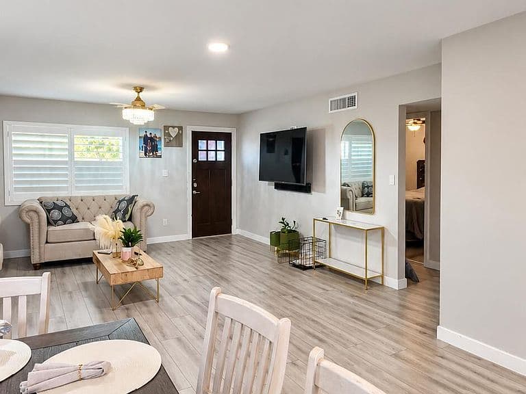 8151 W TURNEY Avenue photo 3
