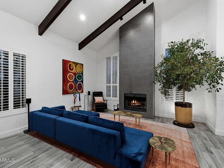 20 E LOS ARBOLES Circle photo 4