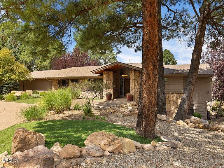 4600 E Green Mountain Dr photo 1