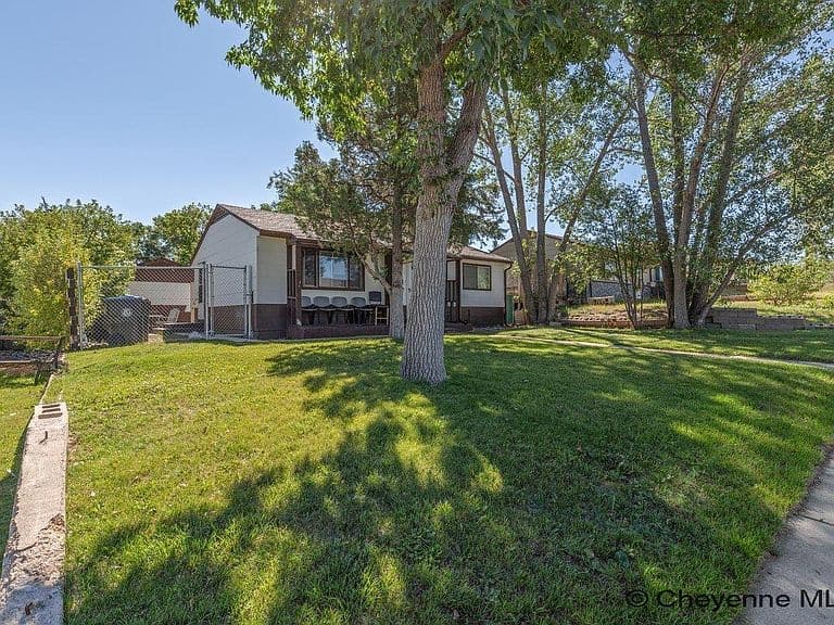 211 McComb Ave photo 2