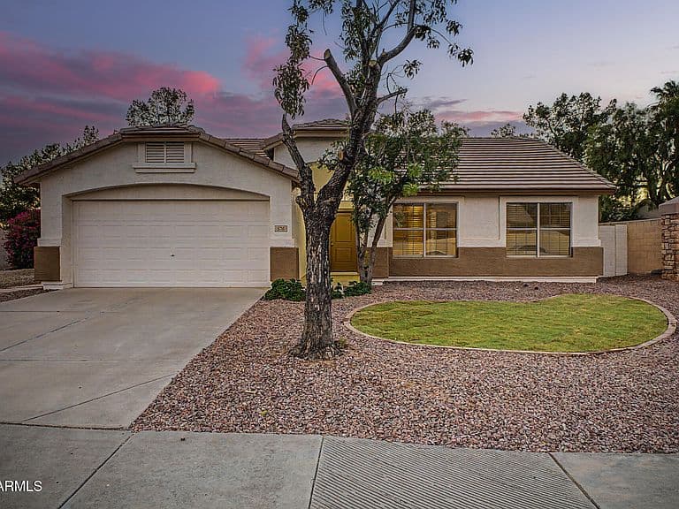576 S MOOREA Drive photo 1