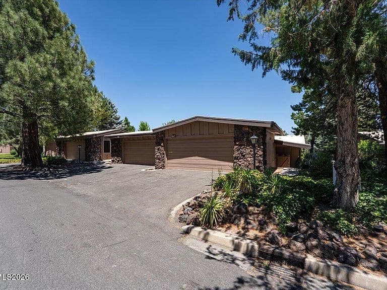 176 Lake Glen Dr photo 1