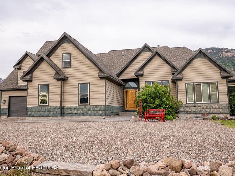 61 Astorian Ln photo 1