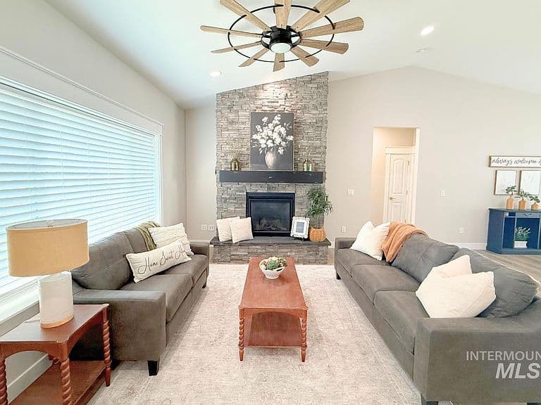 1367 Shelbi St photo 5