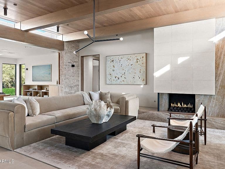 6135 N 51st Pl photo 2