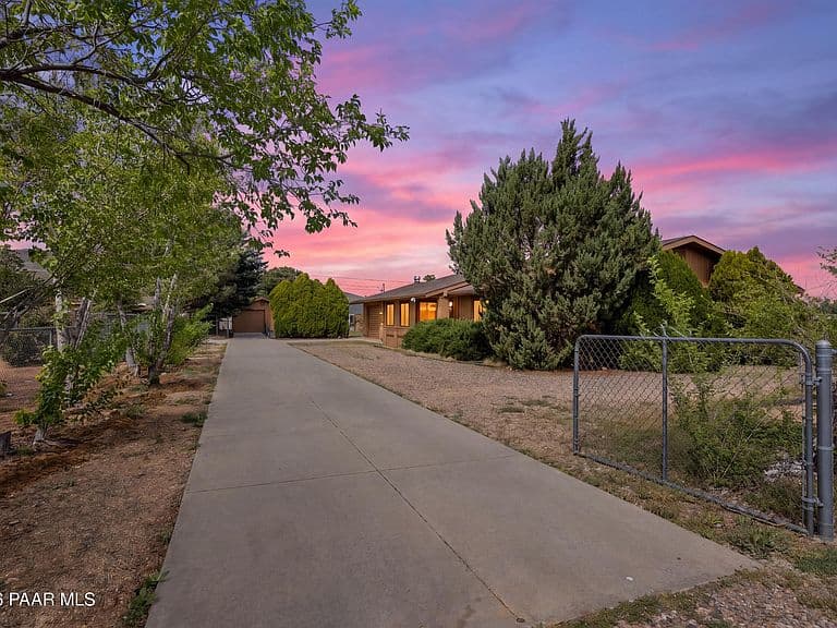 3600 N Mountain View Dr photo 1