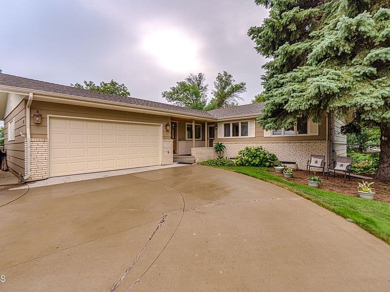 237 Redstone Dr photo 1