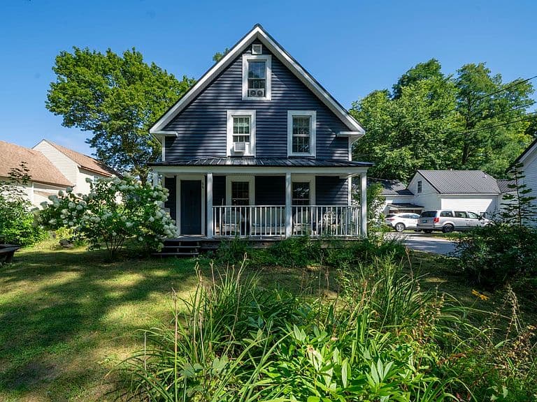 66 Crescent Street photo 1