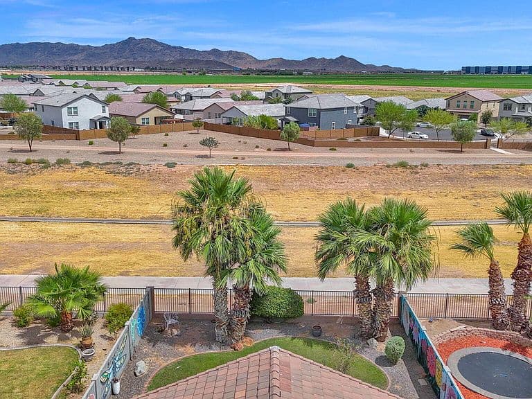 6809 W DESERT Lane photo 2