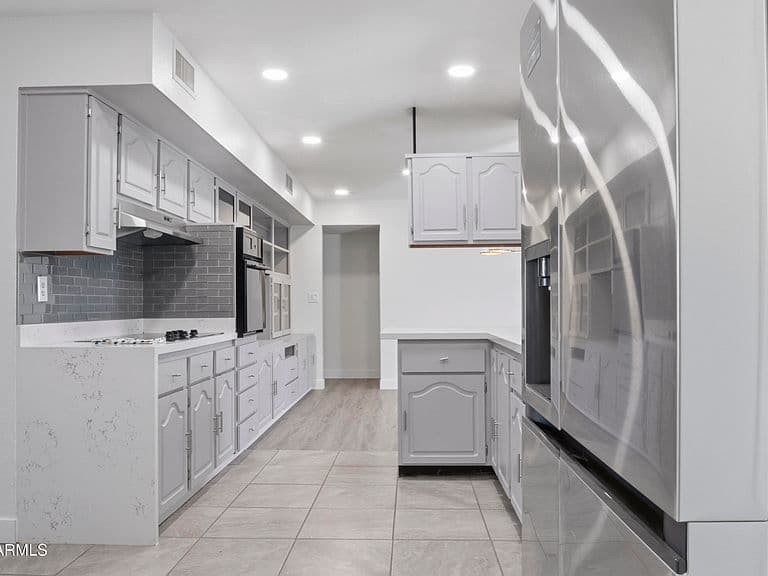 10541 W CHERYL Drive photo 5