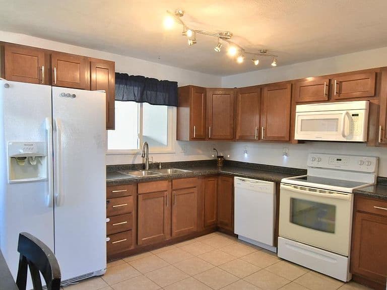 233 Hynds Ave photo 3