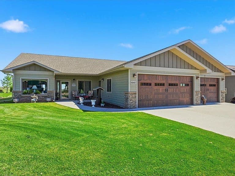 8040 Brooks Loop photo 1