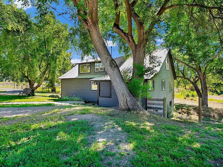 256 Roosevelt Rd photo 3