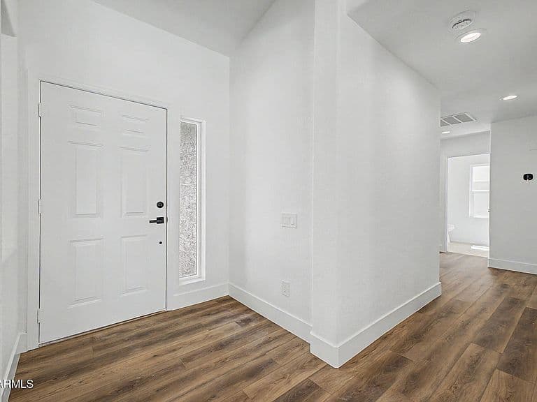 6425 W Irma Lane photo 4