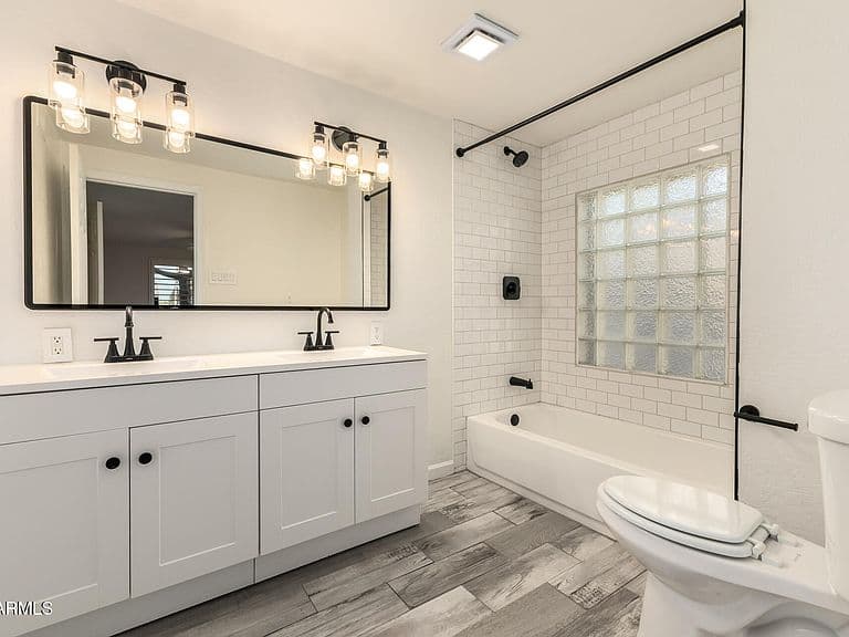 2602 N 71st St photo 4