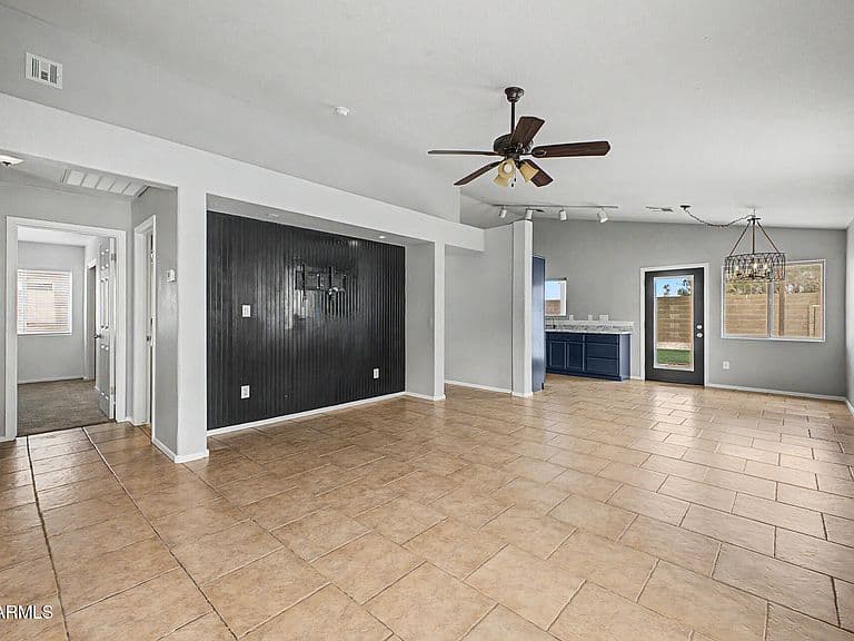 9234 W BERYL Avenue photo 4