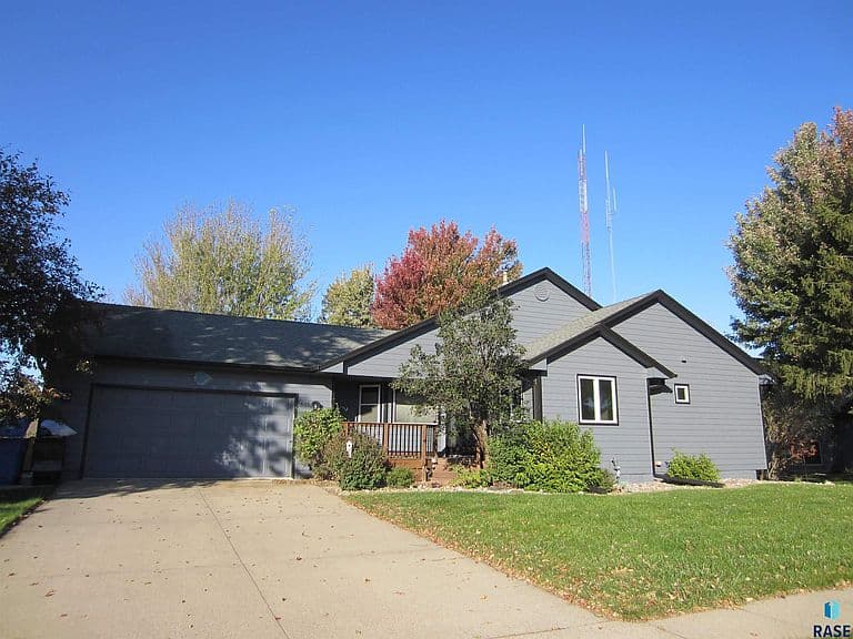 635 N Solar Dr photo 2