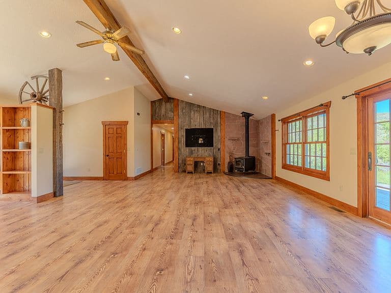 6258 Highway 28 photo 4