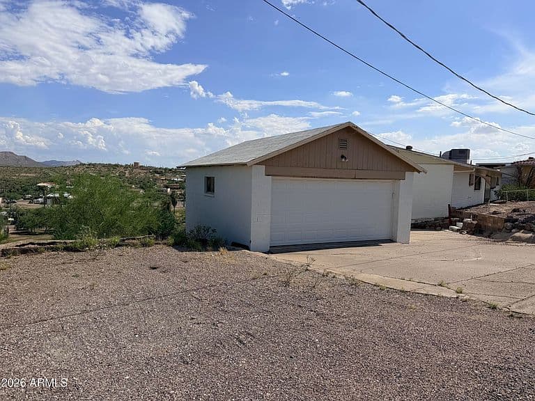 981 N SHERWOOD Way photo 2