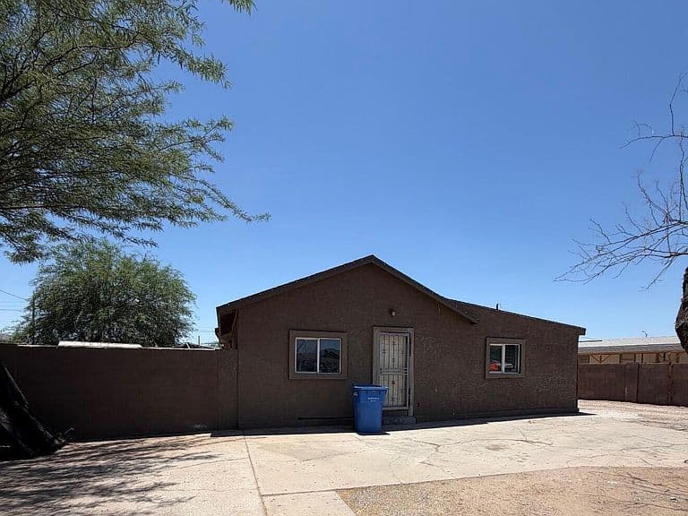 1709 E ENCINAS Lane photo 2
