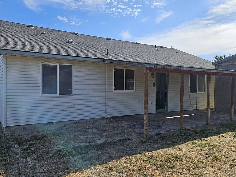 2801 Swan Ave photo 2