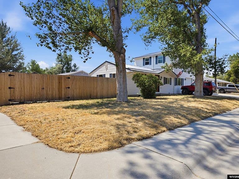 3005 De Smet Dr photo 3