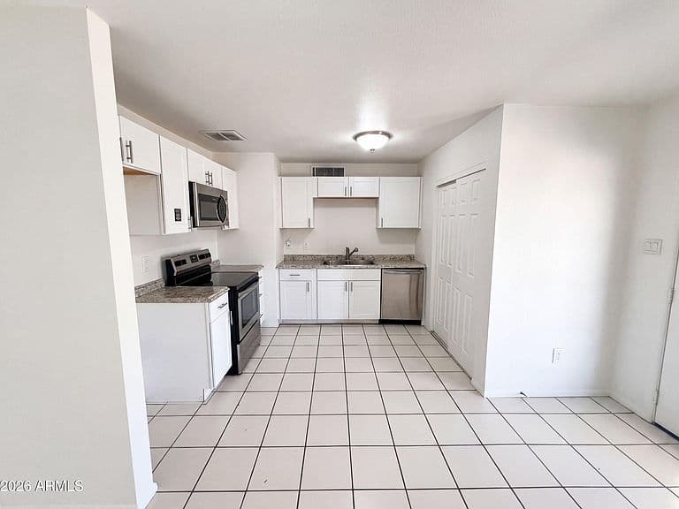 14838 N 33RD Drive photo 2