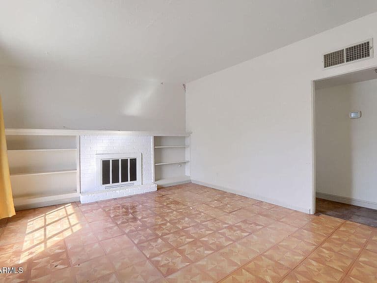 1212 E WINTER Drive photo 3