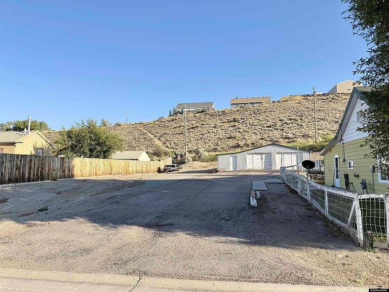25 Frontier St photo 4