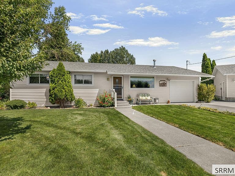 895 Kelley Dr photo 3
