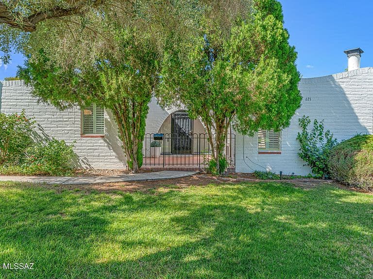 621 W Las Lomitas Rd photo 1
