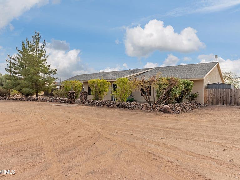 313 W SADDLE MOUNTAIN Road photo 5