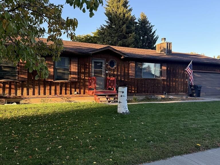 1565 Parkwood Cir photo 2
