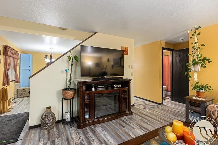 3482 Canyon Dr photo 4